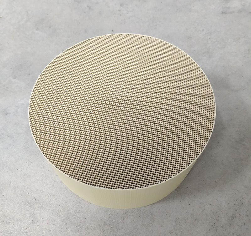 Cordierietsubstraat Materiële VOS Oxiderende katalysator met wanddikte van minder dan 0,2 mm